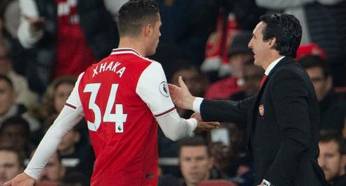 هل يرحل عن آرسنال؟.. تقارير: نيوكاسل مهتم بالتعاقد مع تشاكا